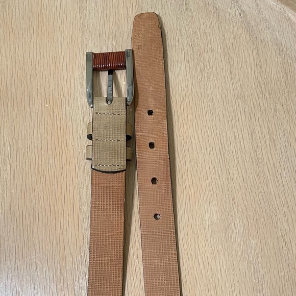 Tommy Bahama Beige Leather Belt Brown Trim Made in Spain Neutral Office Size S - Picture 7 of 9